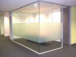 Современное зонирование: перегородки из стекла в помещениях разного назначения